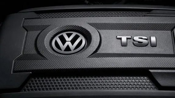 广州女司机连撞13人,都说是自动驻车惹的祸,这锅背的有道理吗?