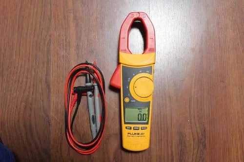 钳形电流表怎么测电流