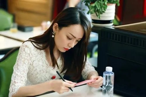 第一财经都有哪些主持人，和主要节目？