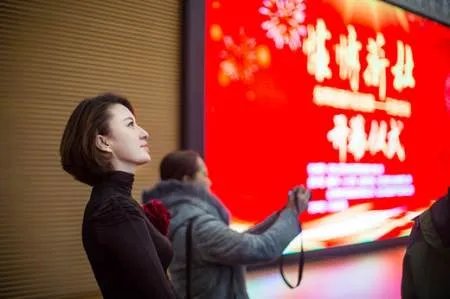 张蕾助阵朱军画展具体什么情况？是怎么回事？