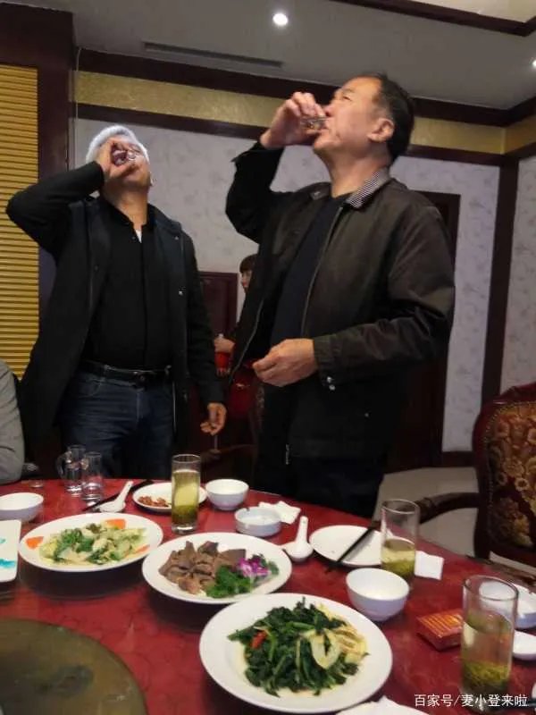 战友聚会通知了,没有参加聚会的这些人是什么心态呢?