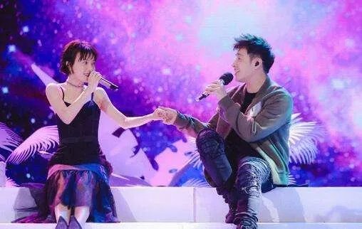 吴昕潘玮柏在COSMO盛典宣布有新惊喜,是在一起了吗?