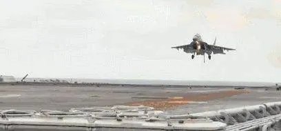 航母舰载机起降到底有多复杂？为什么说“它”的危险系数最高？