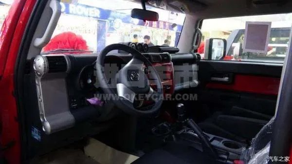 FJ酷路泽 你看它像大玩具 其实它是低调装酷