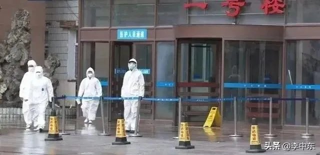 我想问一下，就现在的情况，哈尔滨是不是应该封城啊？