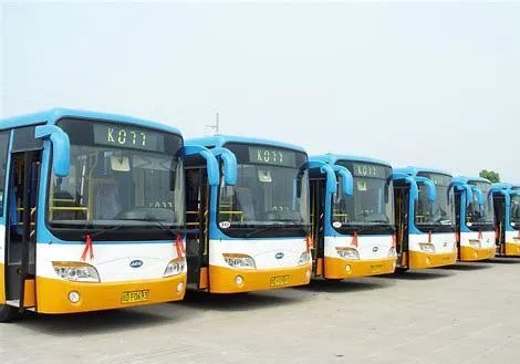 公交司机为什么给乘客下跪道歉？