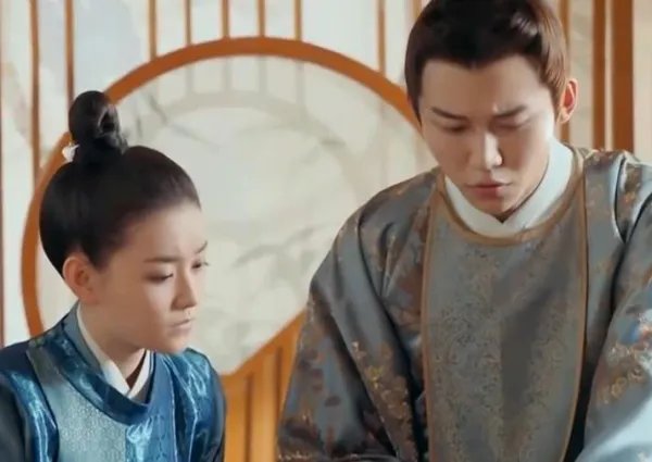 三千鸦杀中左紫辰的眼睛受伤后,是谁一直照顾他?