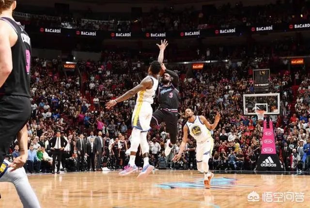 勇士和热火比赛中，韦德投出绝杀球之后，杜兰特还特意让出落脚空间，你怎么看？