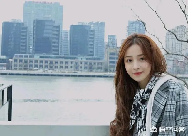 斗鱼周二珂停播俩月，再次出现竟是为了打广告，网友：不拿粉丝当人看，你怎么看？