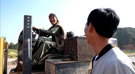 你觉得农民工李小刚与海霞的诗词朗诵怎么样,你给打几分?