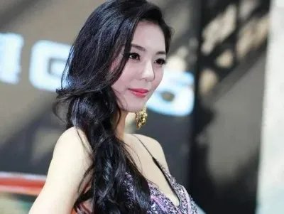 她是国内最美车模,参加过《天天向上》,黄金比例让人羡慕,她是谁?