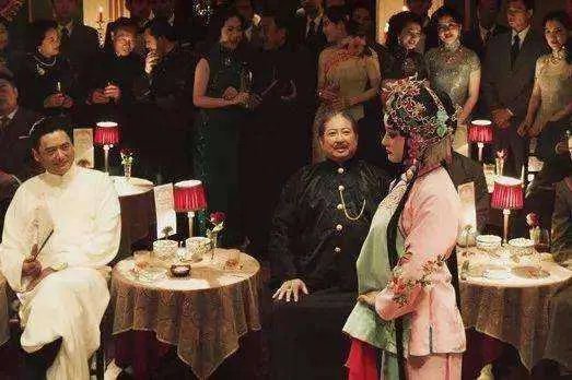 卢小嘉曾暴打黄金荣,之后卢家倒台,他的下场如何呢?