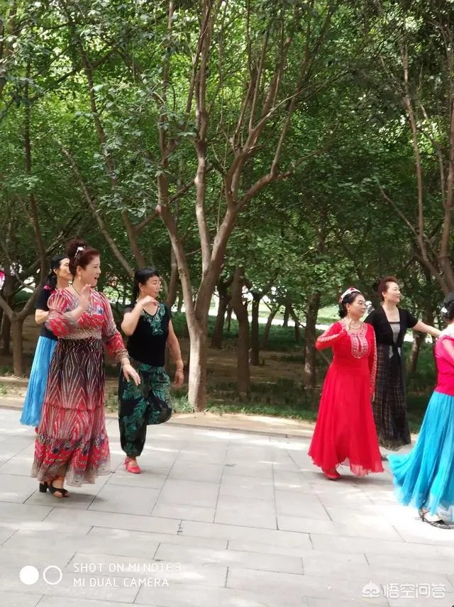 对于部分小区内大妈跳广场舞扰民这件事，你有什么看法？