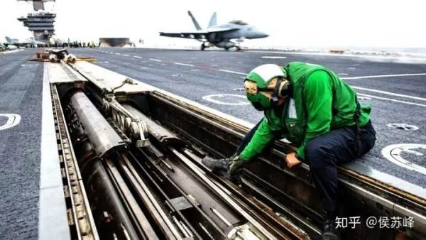 航母舰载机起降到底有多复杂？为什么说“它”的危险系数最高？