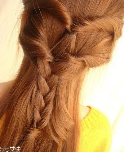 披肩发怎么扎好看?披肩发好看扎发图解
