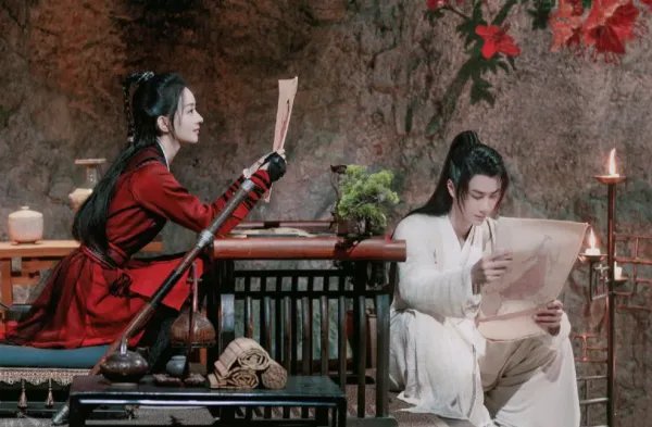 《有翡》中,谢允的真实身份是什么?