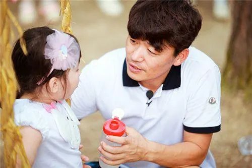 《爸爸去哪儿第三季》王宝强父女为何被吐槽？