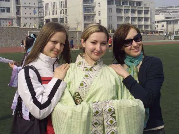 怎么看待山东大学“1个留学生配3个学伴”的做法?