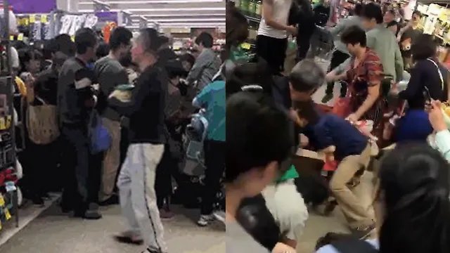 超市促销大妈爬上货架哄抢,为何坐公交的时候却很虚弱?