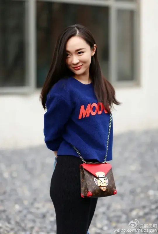 霍思燕庆生现场曝光，嗯哼送妈妈手绘贺卡好温馨，这一家的氛围如何？