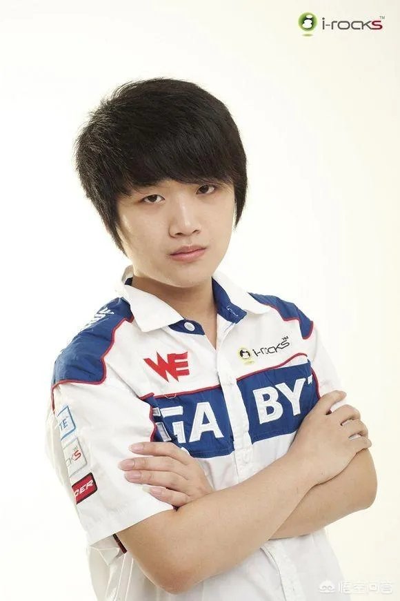 英雄联盟洲际赛IG战胜SKT，网友称微笑话真多，一直抢解说的话，你怎么看？