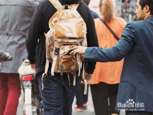 李荣浩高铁丢iPad:坐高铁时,如何防止财物丢失