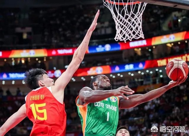 世界杯首战，中国男篮球员周琦拼到抽筋，如何评价周琦的拼搏精神？