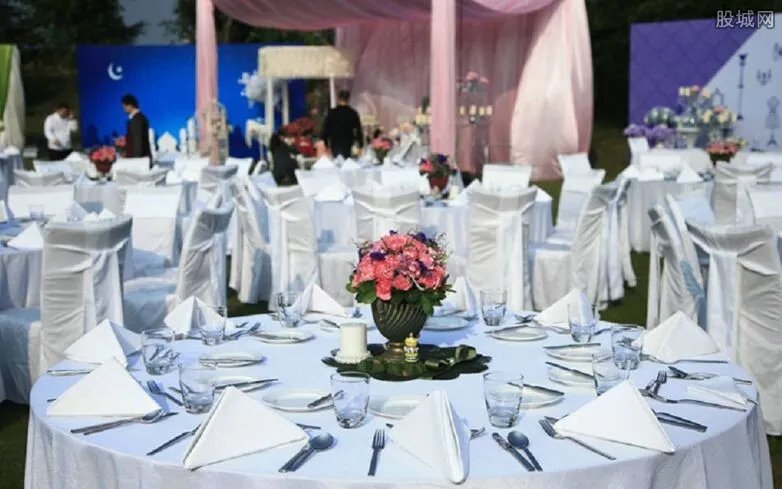 老虎闯入婚礼现场 举办一场婚礼要多少钱