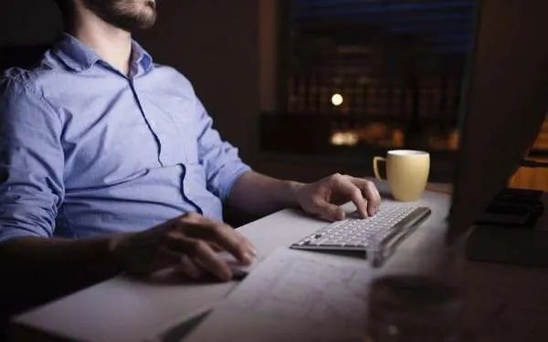 男朋友天天加班，怎么办？