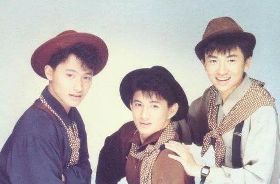 歌名歌词和蝴蝶有关的歌曲？