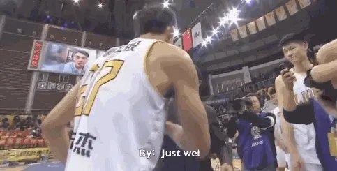 比赛还剩1分钟，林志杰下场，阿不都沙拉木鼓掌欢送，你怎么看？