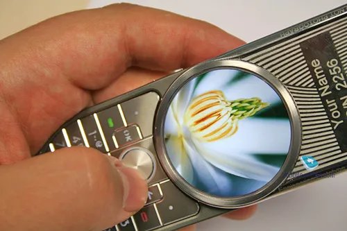 圆形屏幕细腻超VGA 摩托罗拉AURA详解