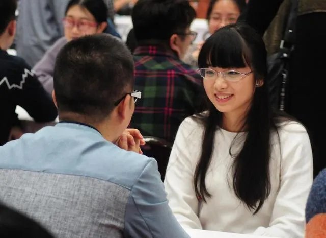 浙大男相亲杭州专科富家女，因为学历犹豫不决，相亲学历真的重要吗？