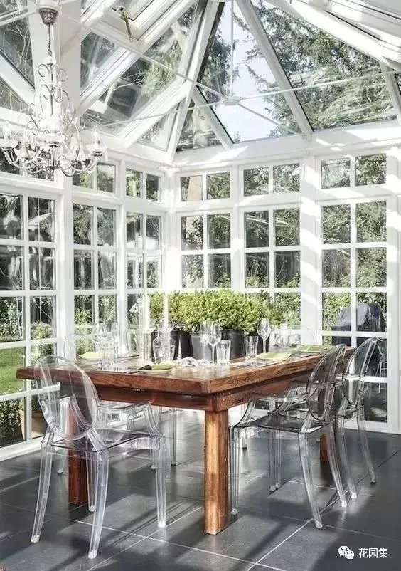 花园里有一间阳光房,美了这个灿烂的季节