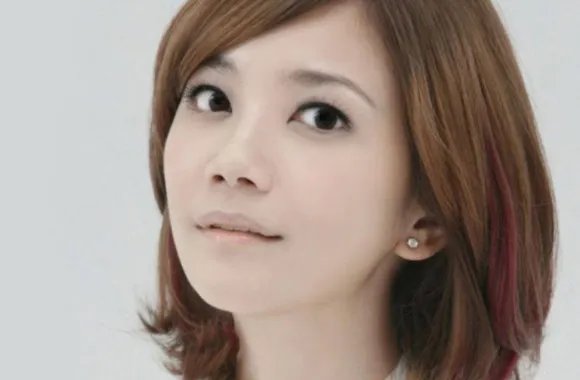 梁静茹承认与总裁男友分手，他们的这段恋情为何走不下去了？