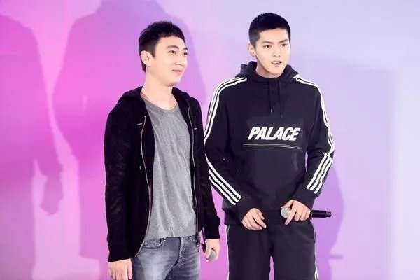 秦牛正威发微博否认恋情,为何吴亦凡面对恋情风波不站出来发声?