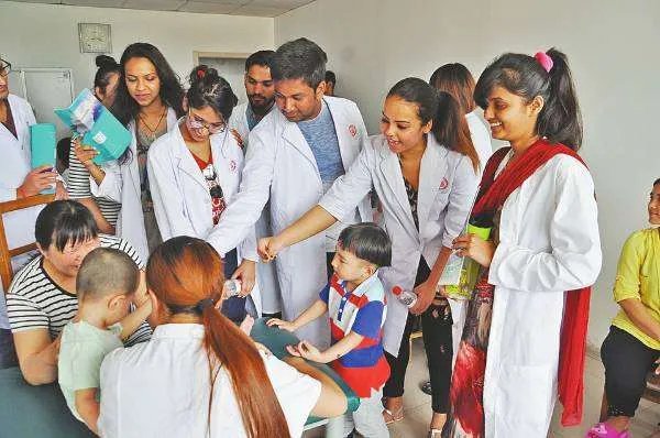 怎么看待山东大学“1个留学生配3个学伴”的做法?