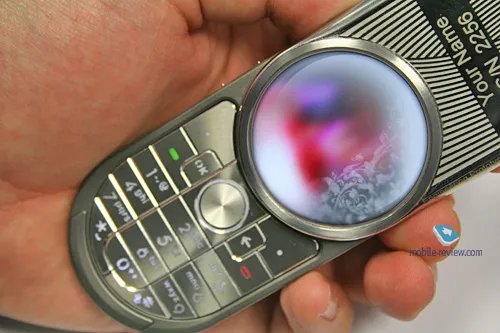 圆形屏幕细腻超VGA 摩托罗拉AURA详解