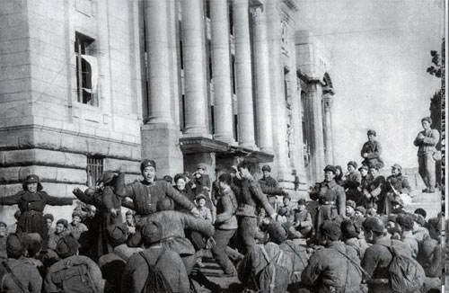 在韩志愿军烈士遗骸归国，他们是一批可爱的人吗？