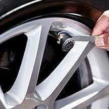 自己在家怎样检查汽车轮胎压力?