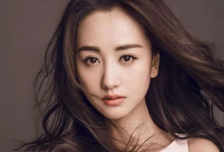 一年仅拍两部戏，却无人说她“耍大牌”，杨蓉为何这么佛系？