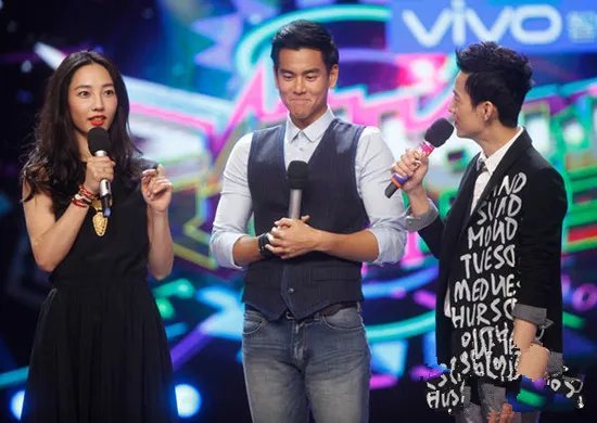 快乐大本营白百合彭于晏宣传新片 节目中纷纷化身舞王舞后