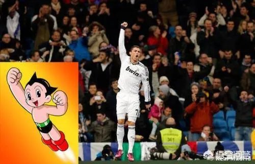 c罗队友进球为啥举手