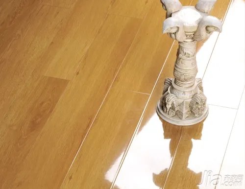 肯帝亚地板特色推荐 镜面地板的双重魅力