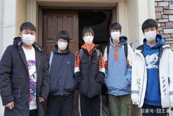 你认为王者荣耀冬冠杯，这次谁获得冠军的可能性，比较大？