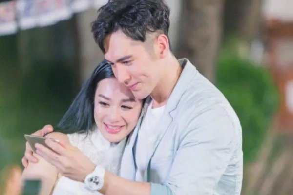 张伦硕颜值担当，为什么和比自己大很多的钟丽缇恋爱？