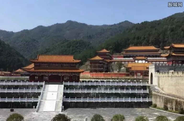 十亿打造仿古校区 网友曝光图片引起极大争议