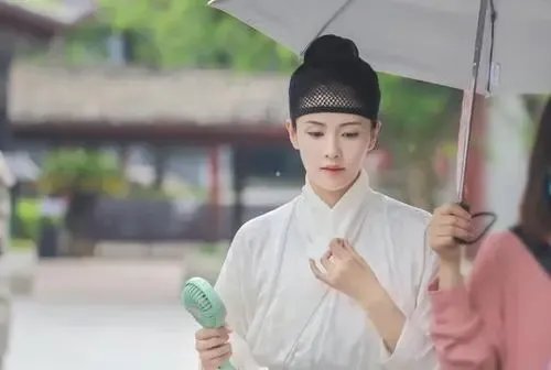 玉楼春中，于正是谁扮演的呢？