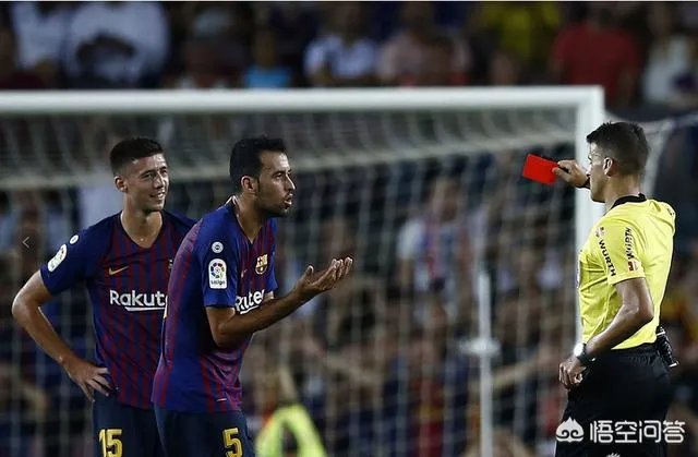 十人巴萨2：2战平赫罗纳，梅西罕见发脾气，怒骂主裁判赛后拒绝握手，对此你怎么看？
