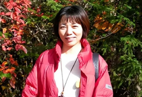 唐山师范学院将对石文瑛依纪依规严肃处理，具体对她做出了怎样的惩罚措施？